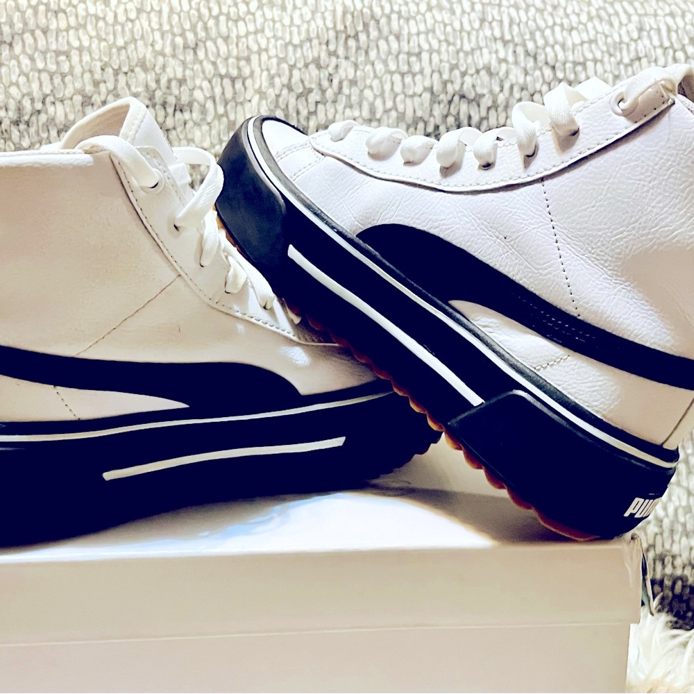 Woman’s Puma Platforms - Picture 4 of 12